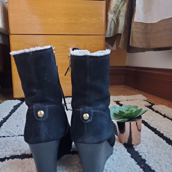 Michael Kors suede boots. - Picture 5 of 7